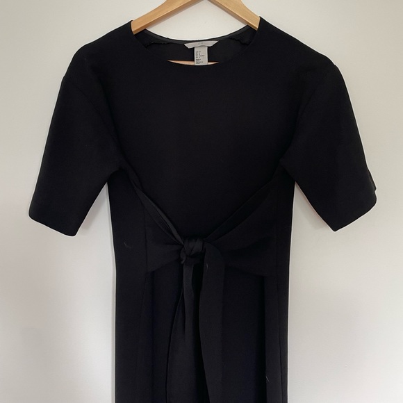 Perfect shortsleeve litte black dress from H&M - Picture 3 of 4